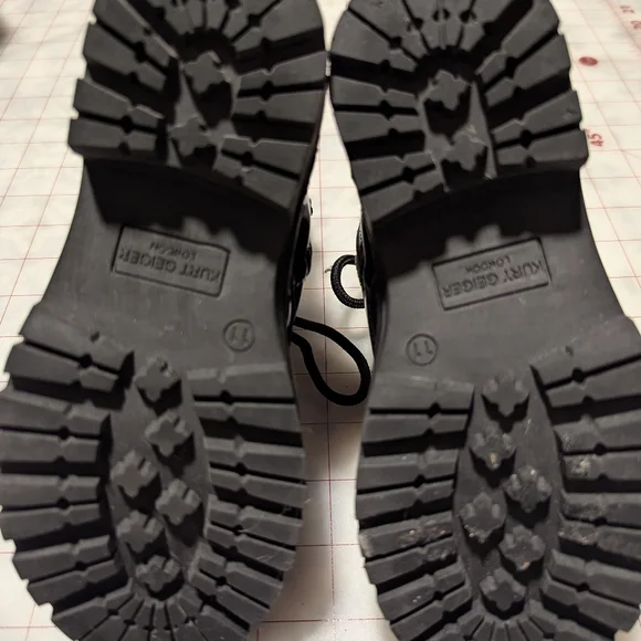 Girl's 11 Kurt Geiger London black patent rainbow combat boots lug sole - Picture 5 of 7